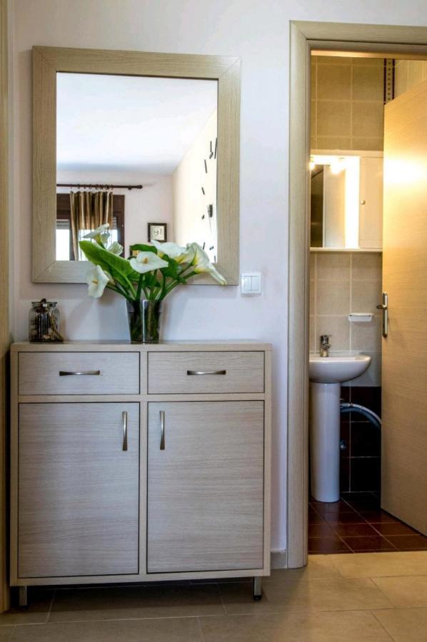 Canal Luxury Apartments Nea Poteidaia Esterno foto